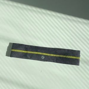Black Lululemon headband